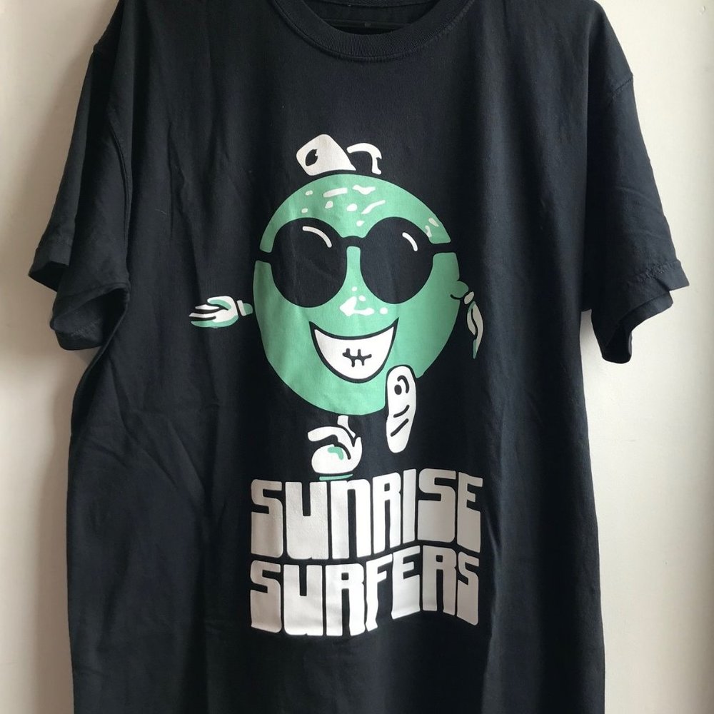 SUNRISE SURFERS T-SHIRT